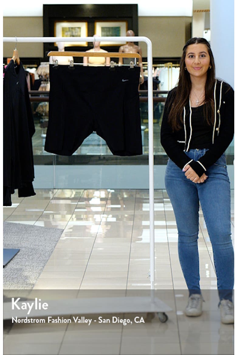 Dri-Fit Universa High Waist Bike Shorts video