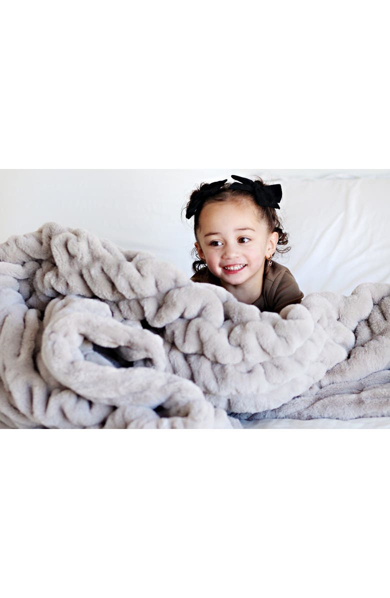 Minky Couture Hugs Tranquil Dove Blanket, Alternate, color, Gray