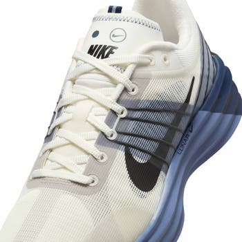 Lunar Roam Sneaker