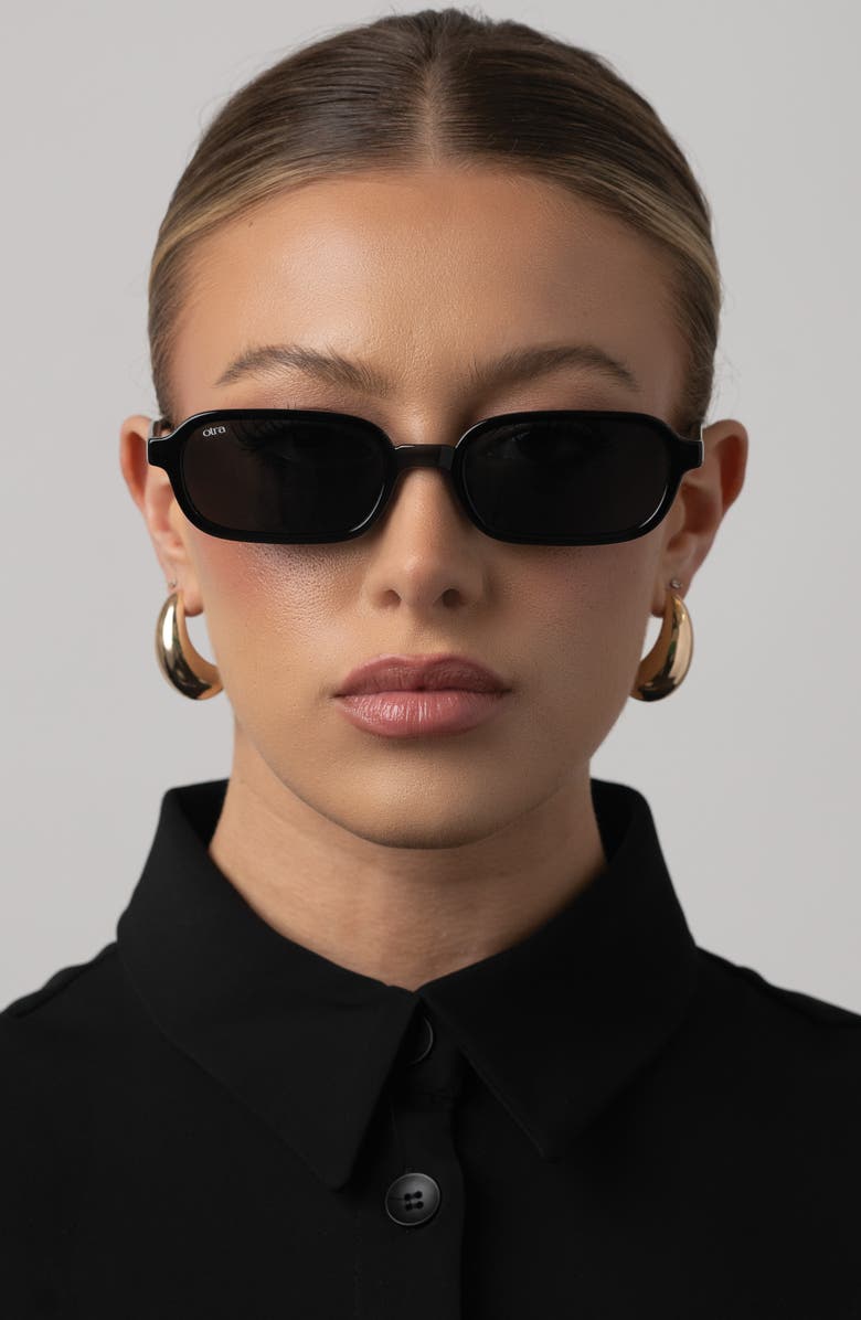 OTRA Frankie Oval Sunglasses, Alternate, color, Black/ Smoke