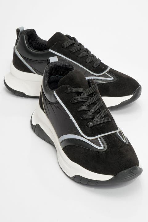 Doch Sneakers