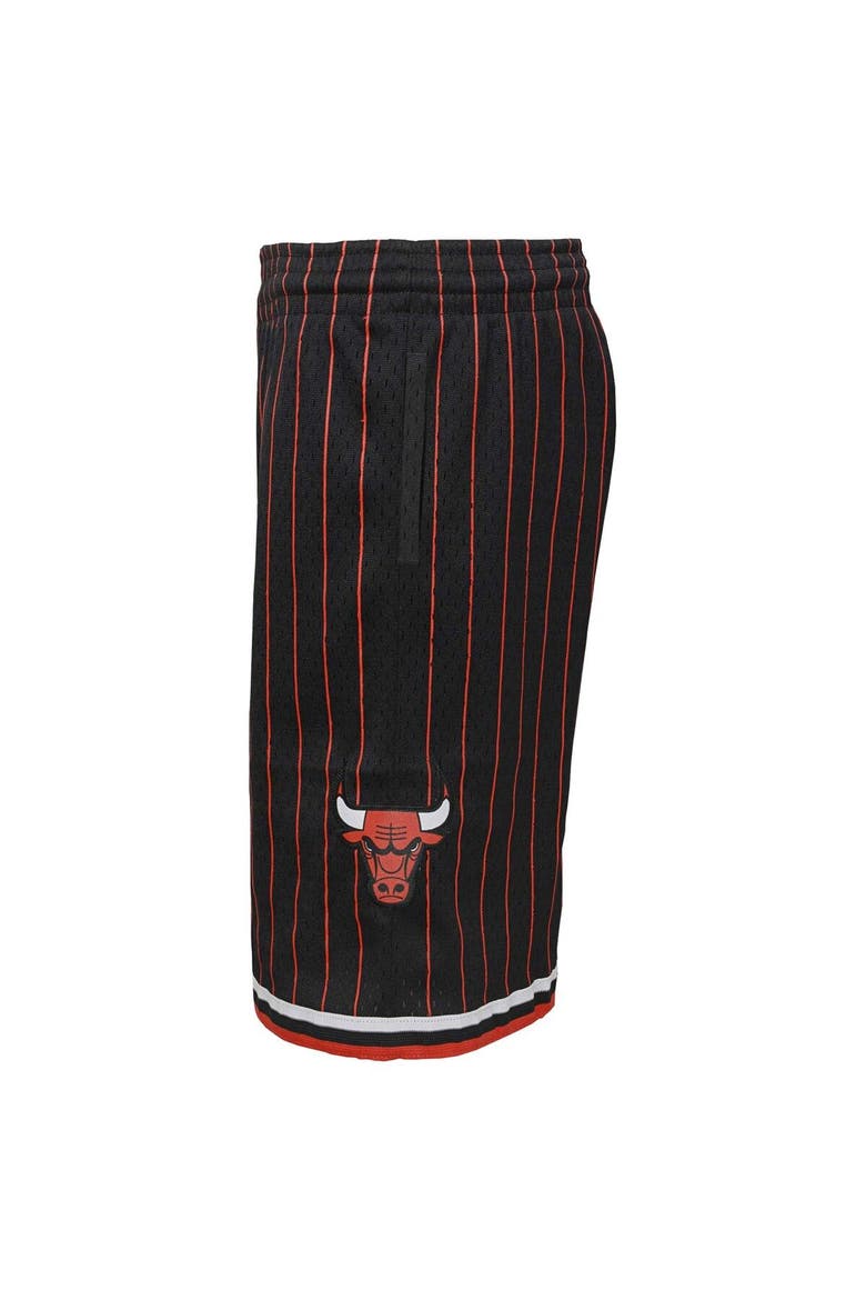 Youth Mitchell & Ness Black Chicago Bulls Hardwood Classics Swingman Shorts, Alternate, color, Black