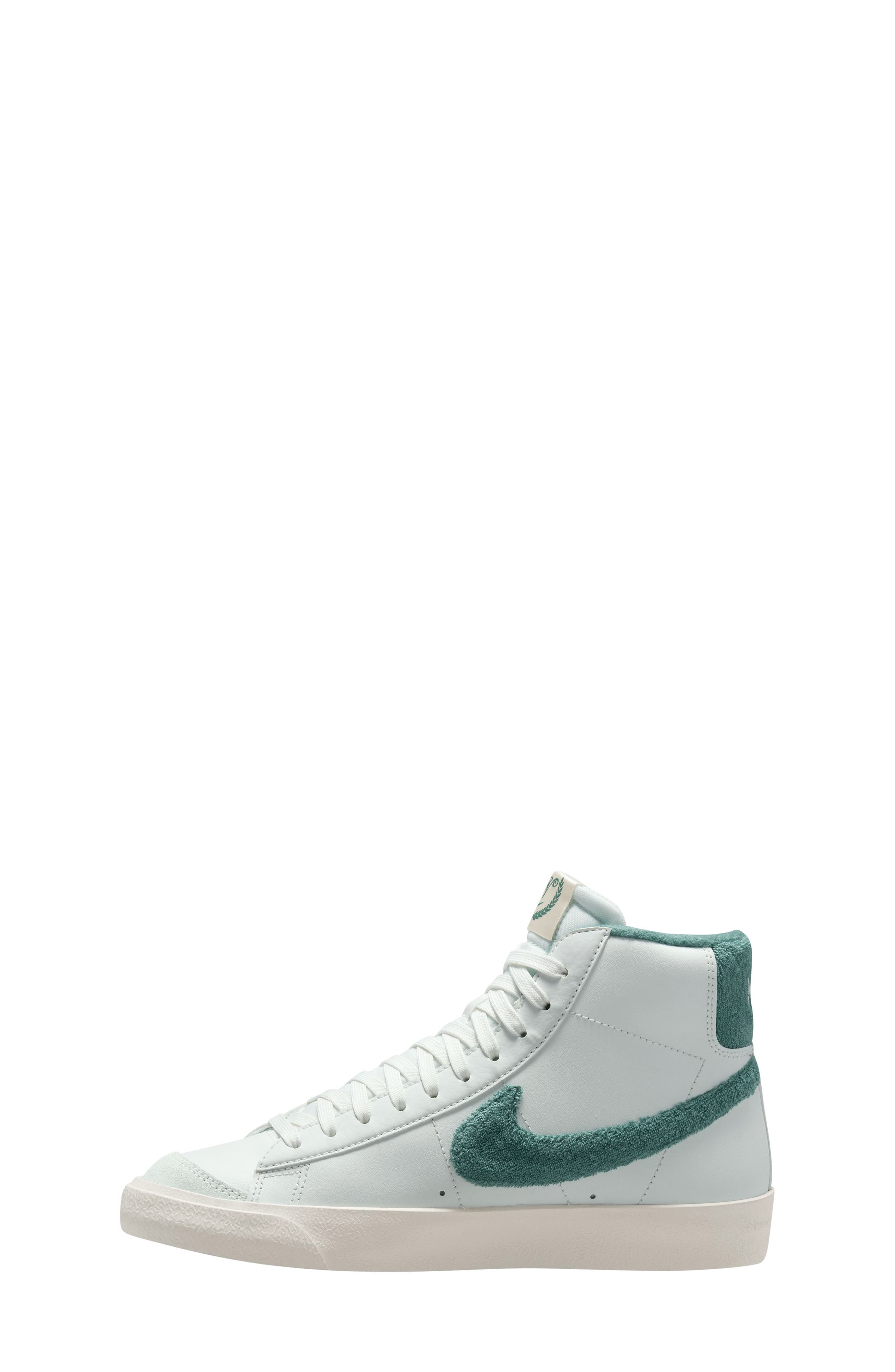 Nike Kids' Blazer Mid '77 SE Sneaker, Alternate, color, 100 Smtwht/Bicstl