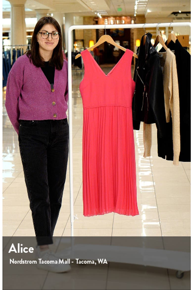 Pleated Skirt Sleeveless Dress video