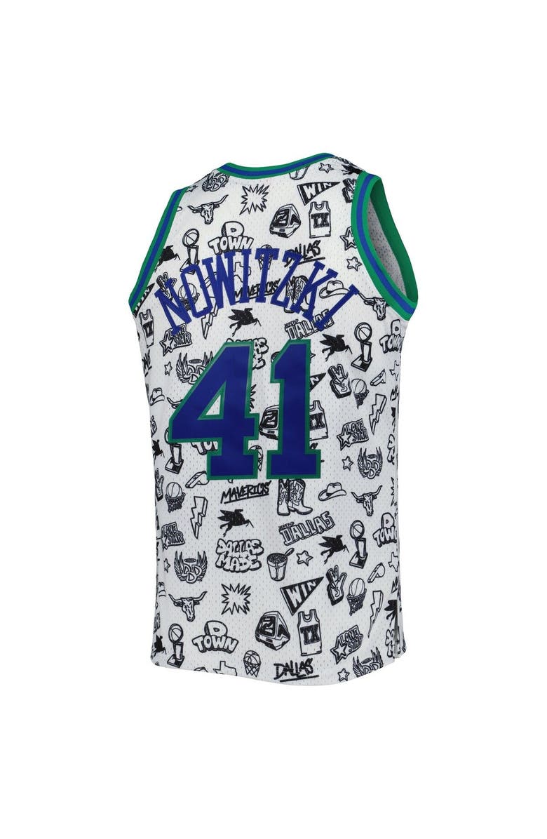 Mitchell & Ness Men's Mitchell & Ness Dirk Nowitzki White Dallas Mavericks 1998-99 Hardwood Classics Doodle Swingman Jersey, Alternate, color,