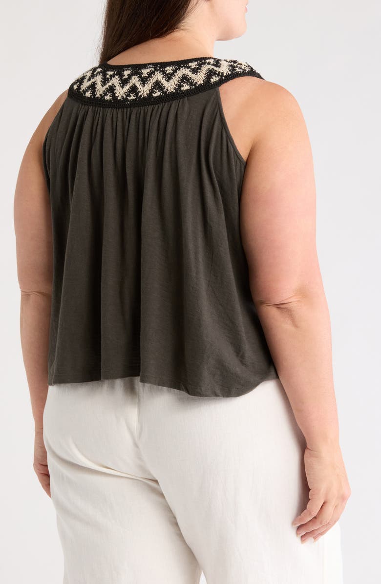 Lucky Brand Embroidered Round Neck Tank, Alternate, color, Raven