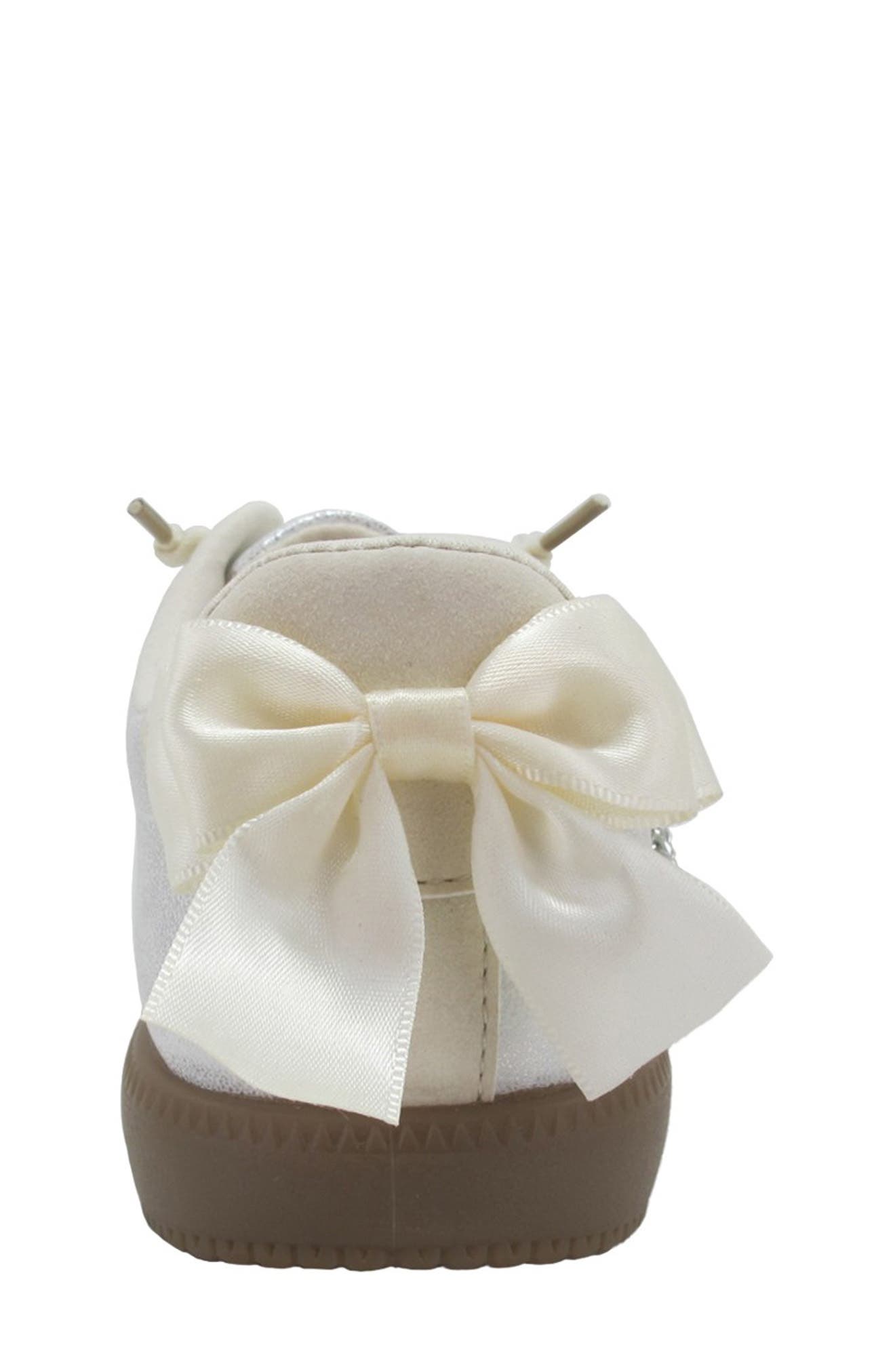 JELLYPOP Kids' Hollie Charm Low Top Sneaker, Alternate, color, Silver / White