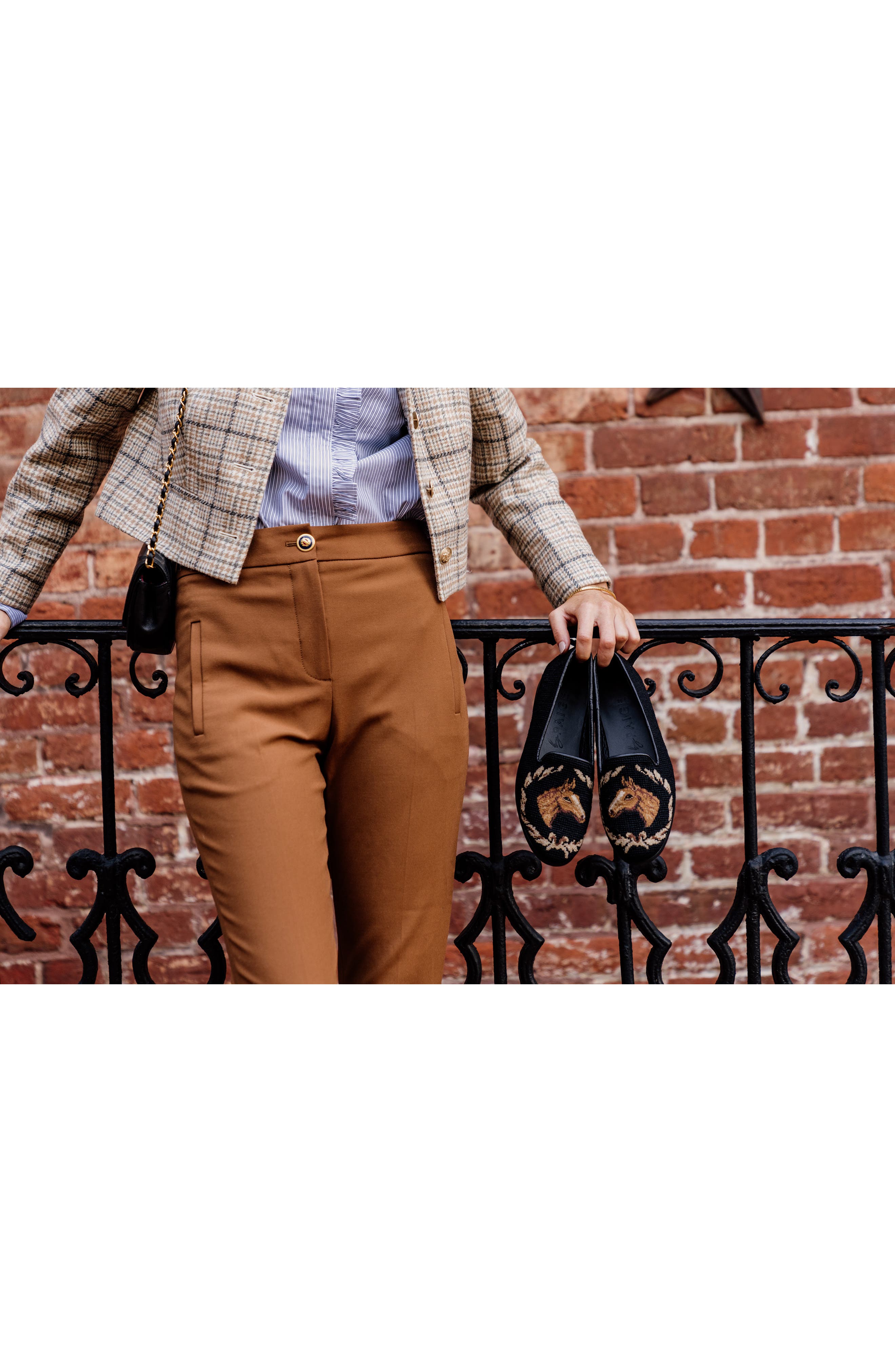 ByPaige Needlepoint Horse 
Wreath Flat, Alternate, color, Horse And Wreath - Black