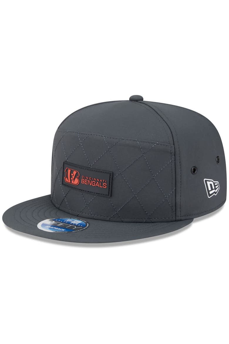 Men's New Era Charcoal Cincinnati Bengals 2025 Sideline Cold Weather Split Panel 9FIFTY Snapback Hat, Main, color, Charcoal