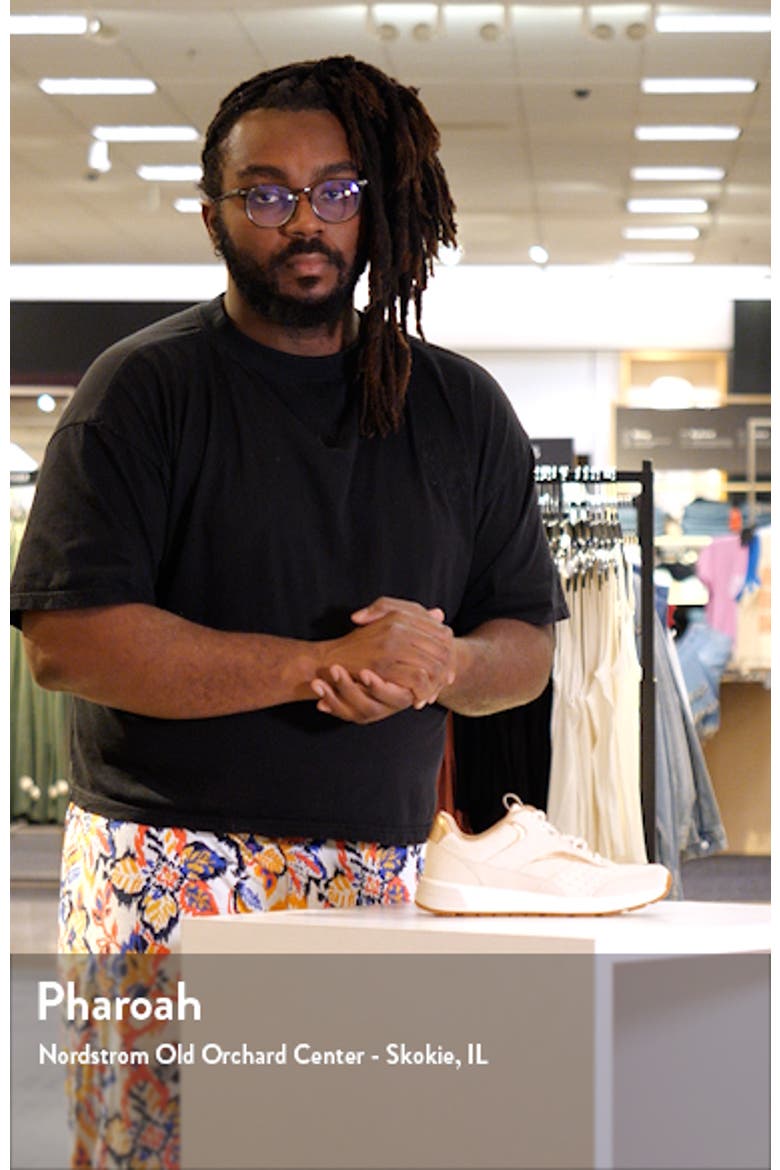 Nova Sneaker video