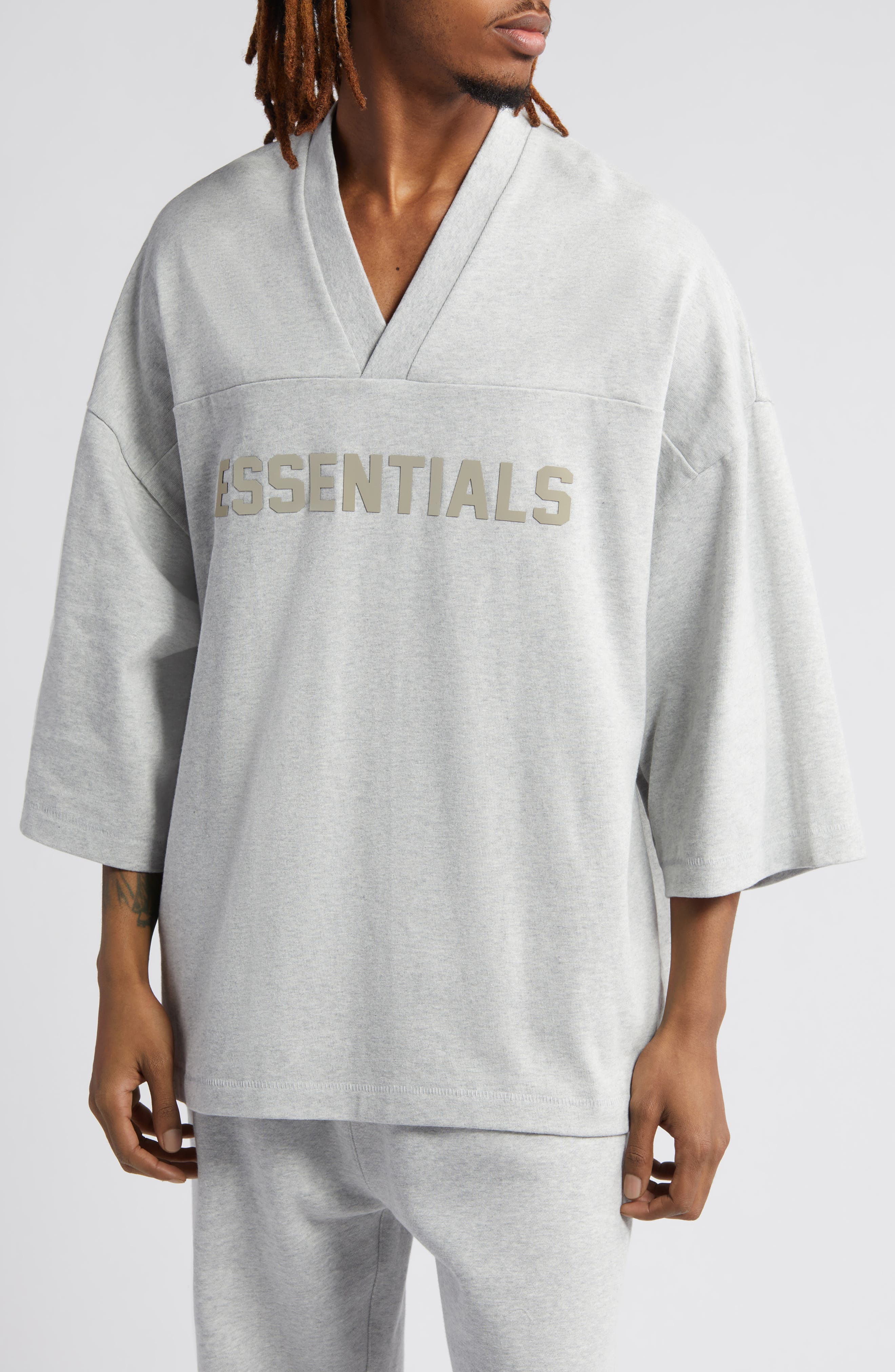 シャツ ESSENTIALS FEAR OF GOD Football Tee Fear of God Essentials Oversize V-Neck Football T-Shirt (Men