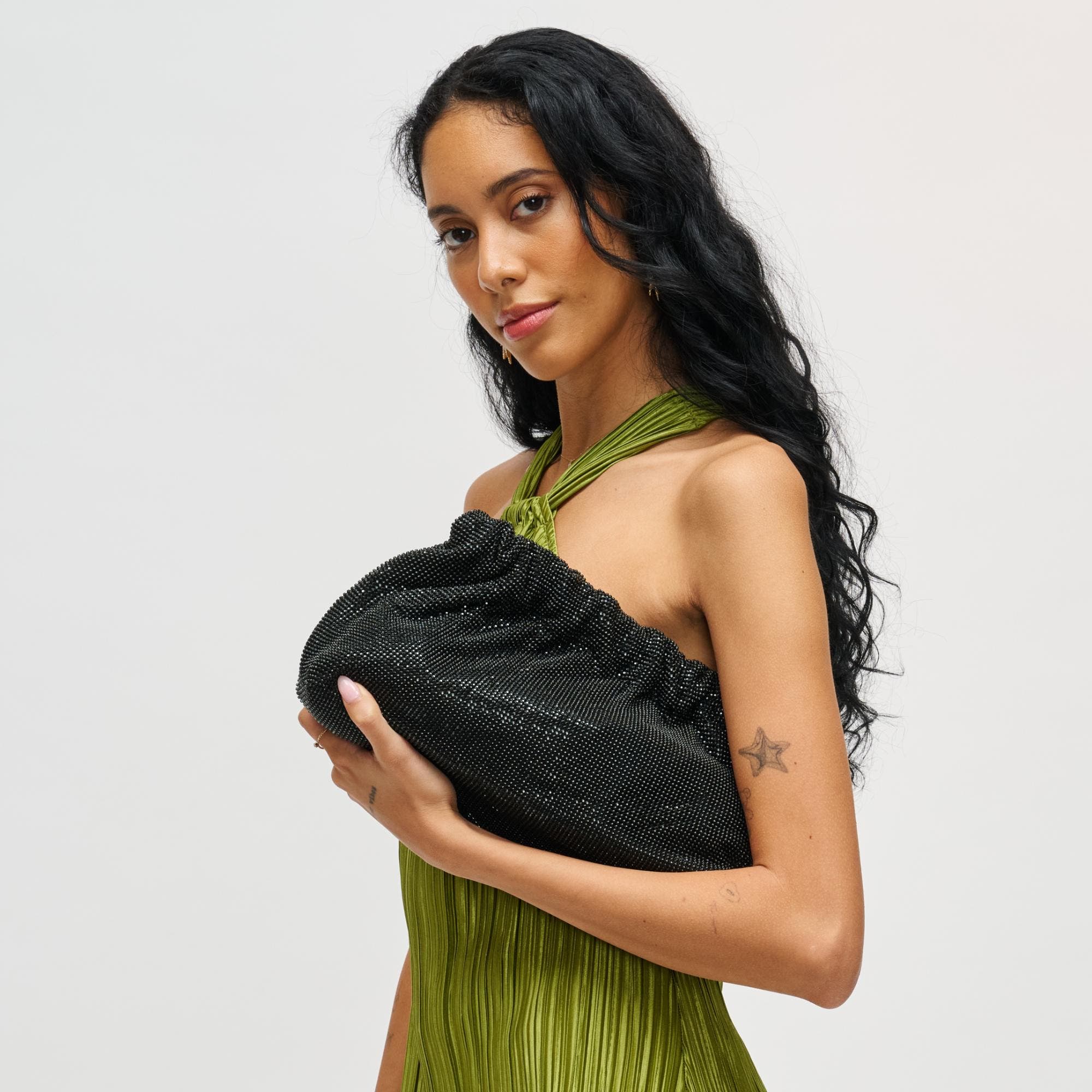 URBAN EXPRESSIONS HANDBAGS Hazel Clutch, Alternate, color, Black