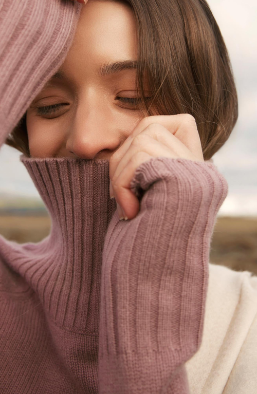 Italic Emma Cashmere Relaxed Turtleneck Sweater In Brown