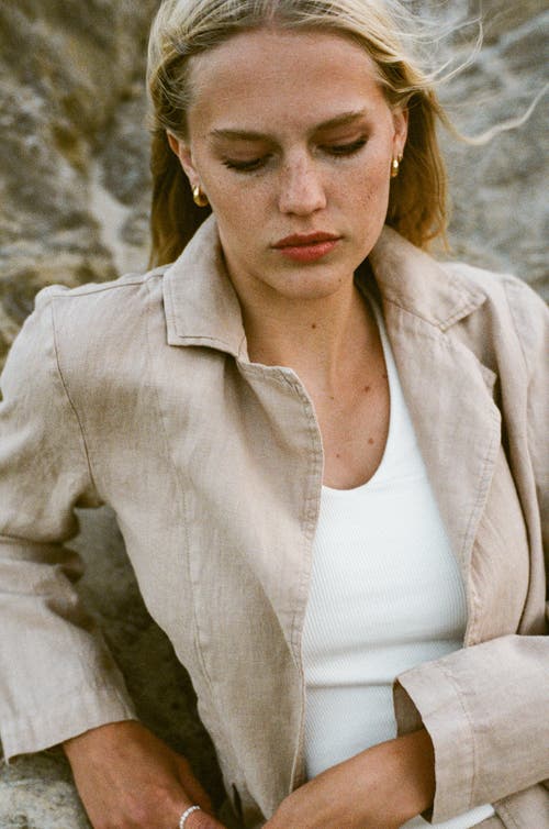 Vir Vita Margaret Linen Blazer In Brown