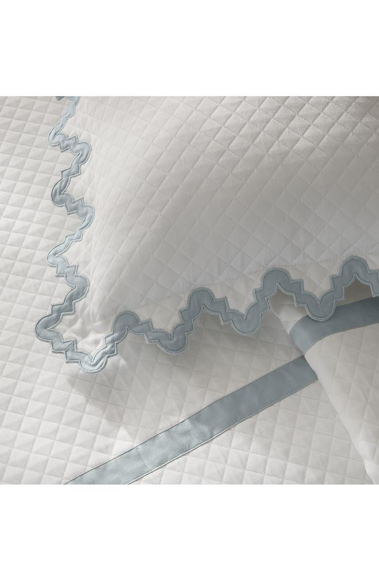 Matouk Aziza Matelassé Sham, Alternate, color, Champagne