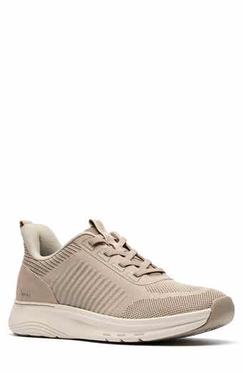 Clarks® Motion Trek Sneaker