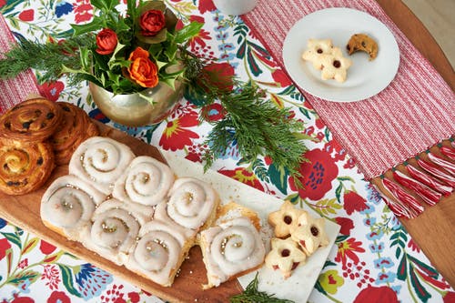 Carol & Frank Bella Winter Table Runner 13" X 72" In Red
