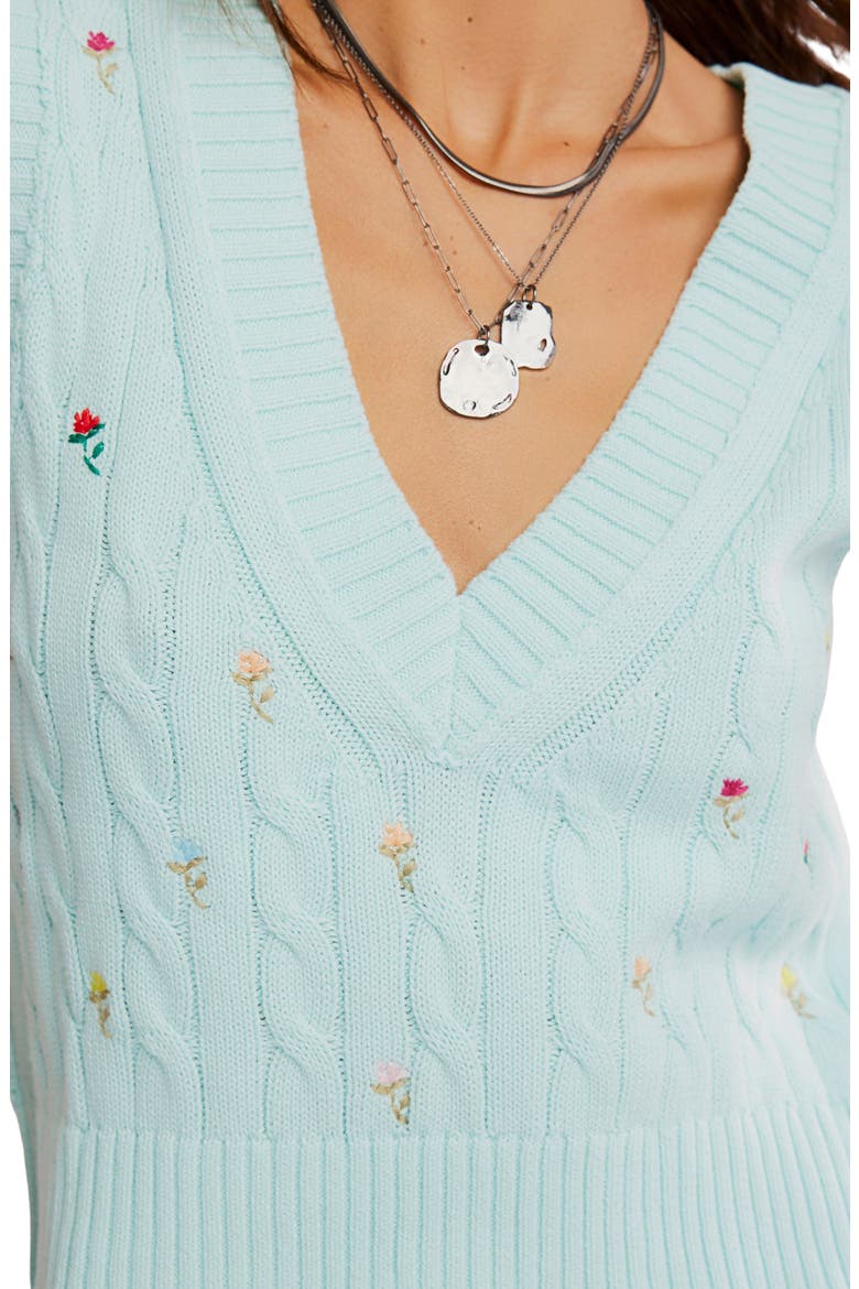 Plumeria Floral Embroidered Cable Stitch Vest, Alternate, color, BLUE GLASS COMBO