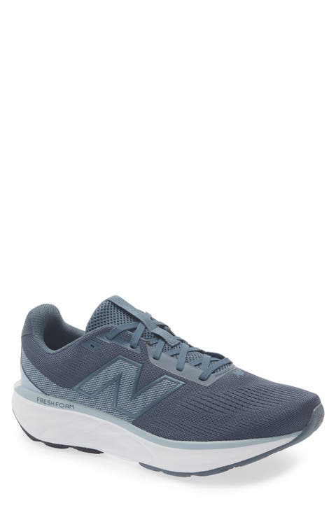 520 Running Sneaker