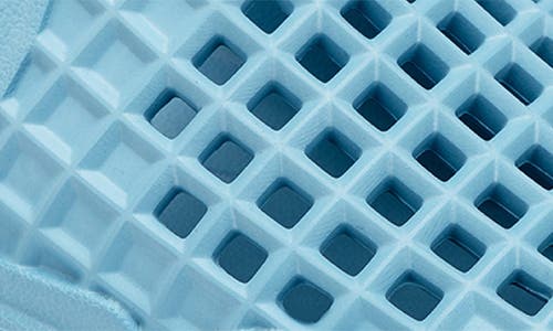 Lusso Cloud Scenario Perforated Clog In Newport Blue