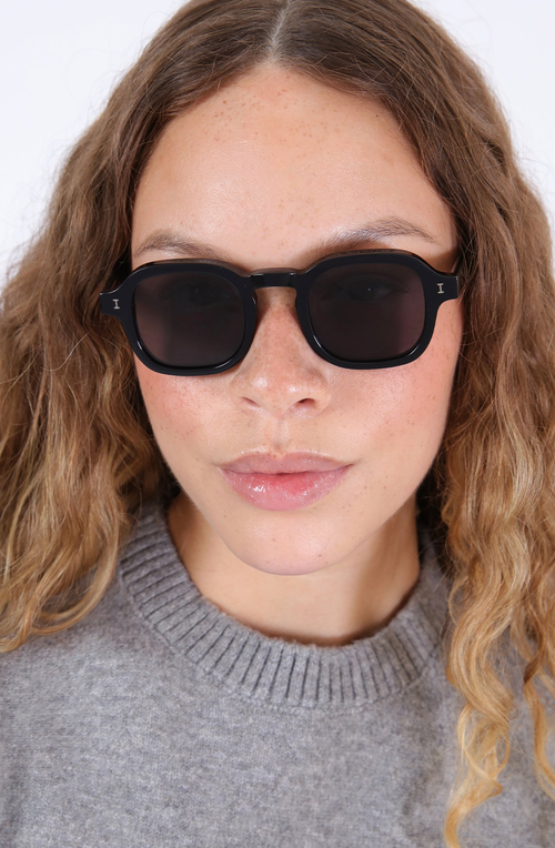 Illesteva Washington Sunglasses In Black/grey