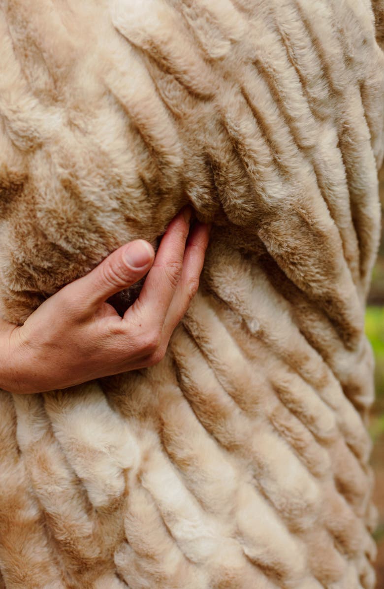 Little Giraffe Cloudscape Throw Blanket, Alternate, color, Driftwood/ Ivory