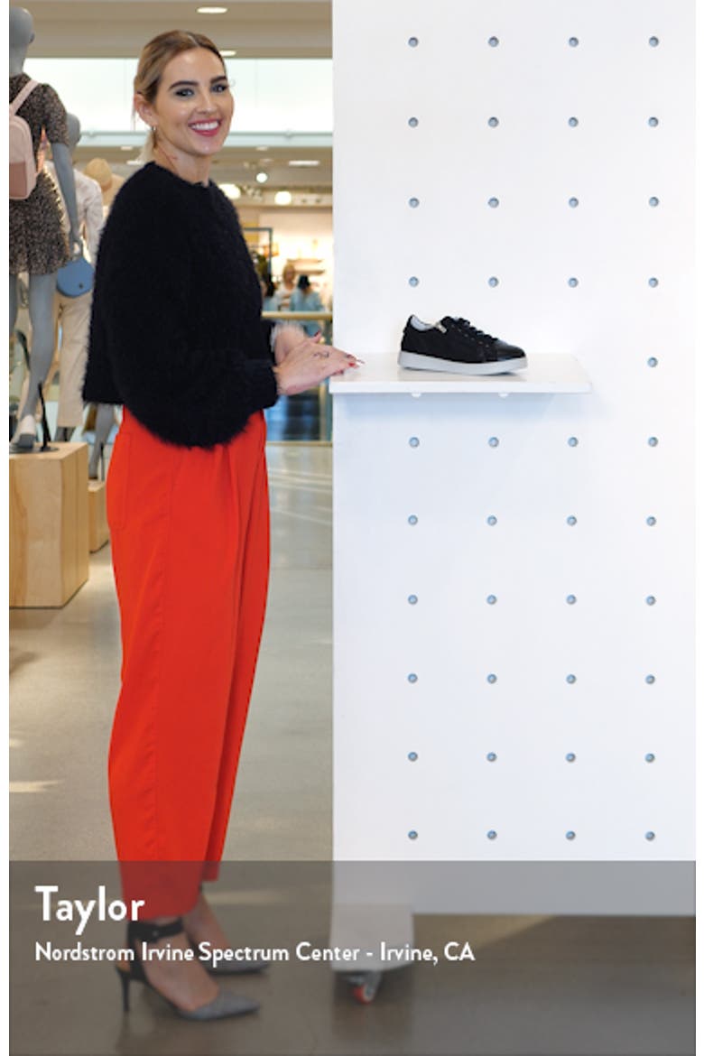 Elisa Sneaker video