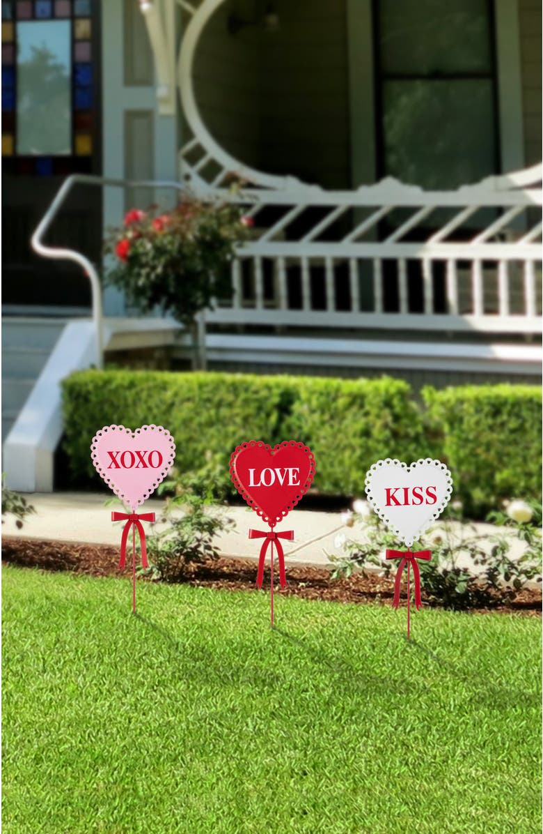 Glitzhome 16"H Set of 3 Valentine's Metal Heart Yard Stake, Alternate, color, Red