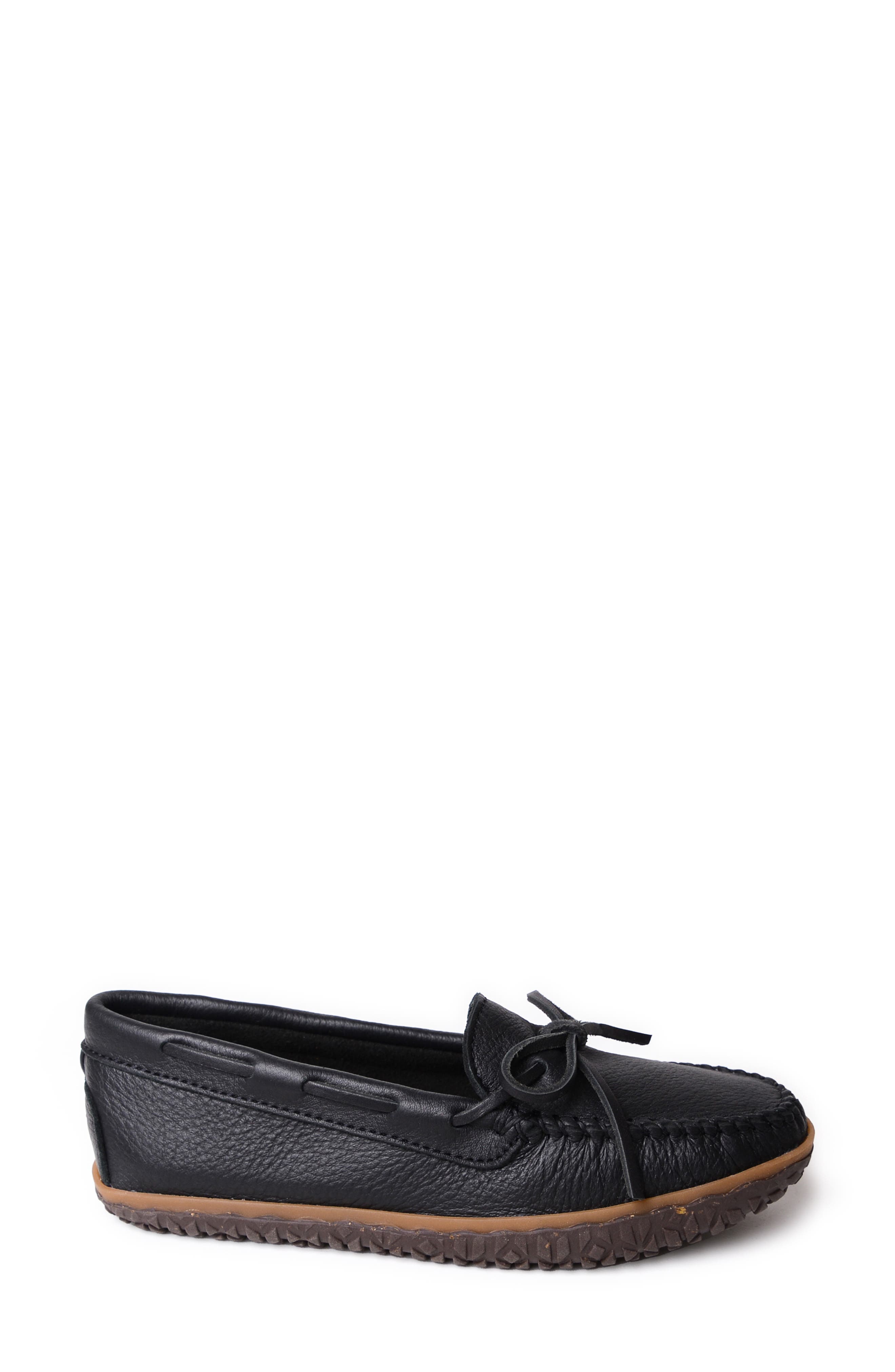 Minnetonka Deerskin Tread Slipper, Alternate, color, Black