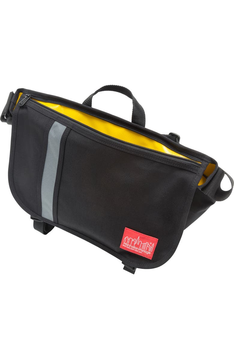 Manhattan Portage Dana's Messenger Bag, Alternate, color, Blk/Gry