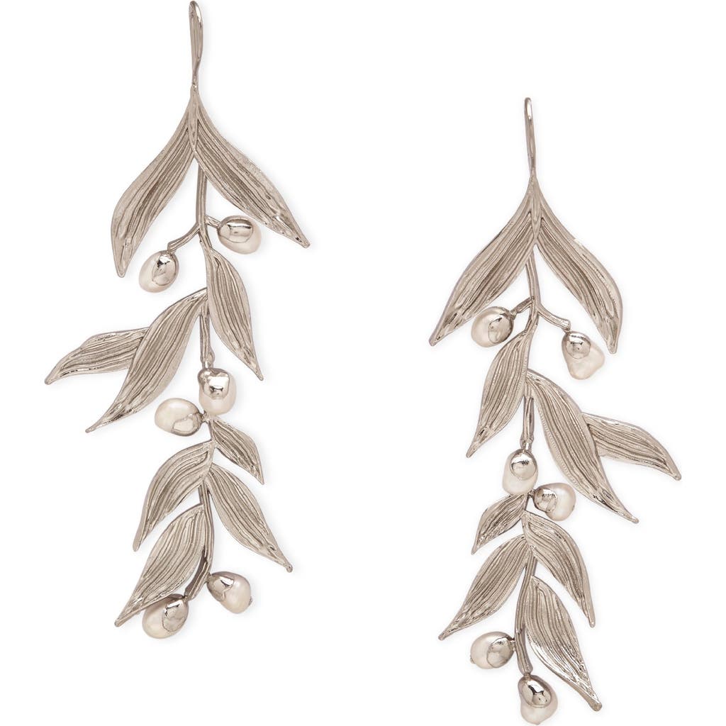 Dhwani Bhansal Isaro Chandeliers