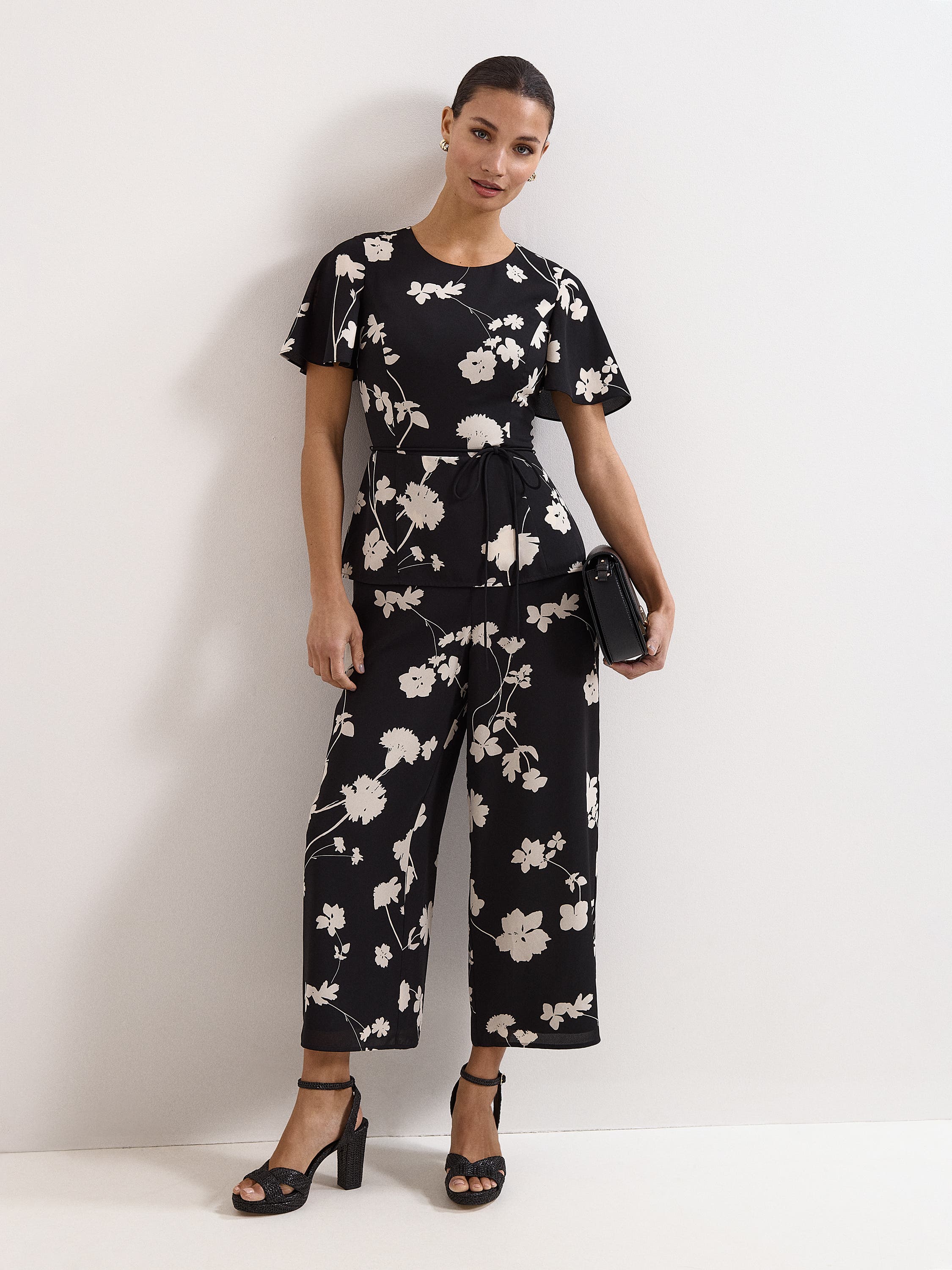 selected Black/Ivory