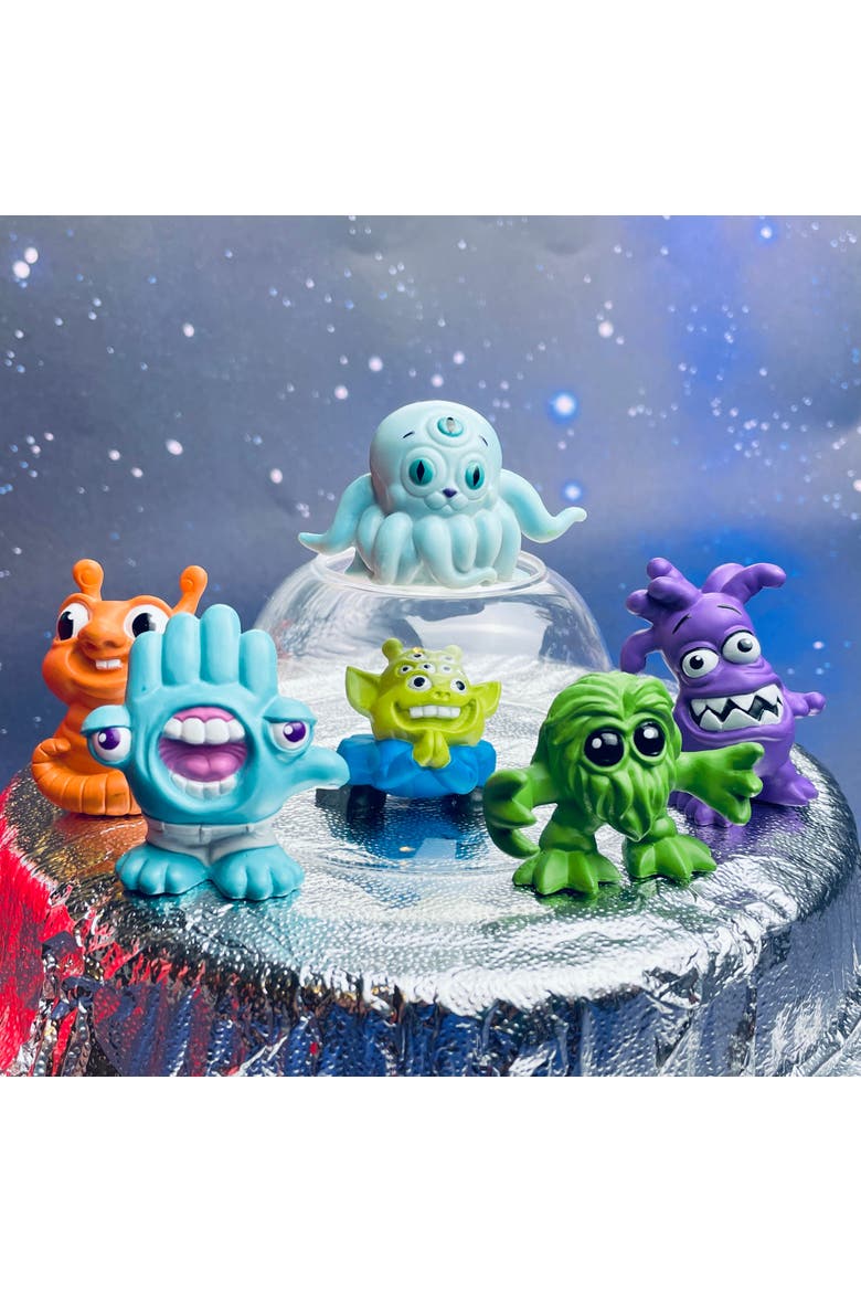 Friendly Aliens Toy, Alternate, color, No Color
