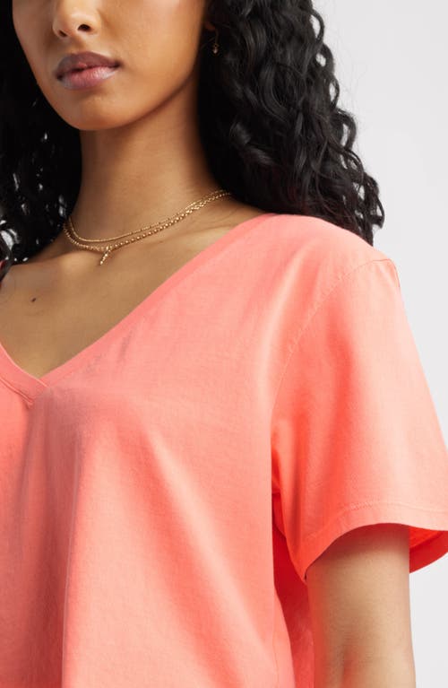 BP. BP. WASHED V-NECK CROP T-SHIRT 