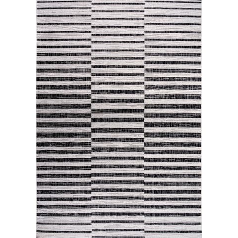 Sukie Modern Offset Stripe Indoor/Outdoor Area Rug