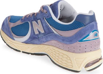 2002R Sneaker
