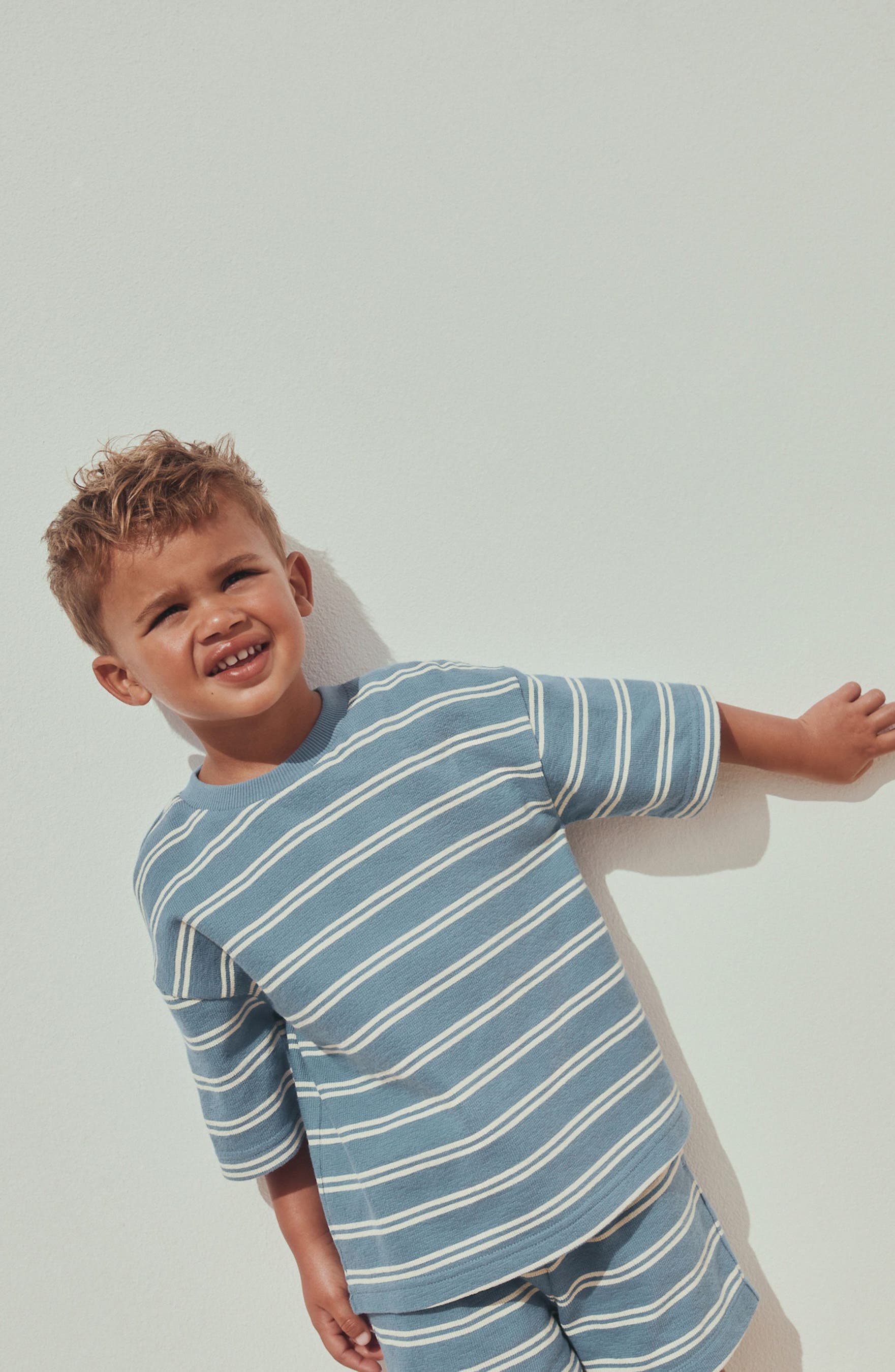 Детские NEXT Kids' Stripe Jersey Cotton T-Shirt & Shorts Set — фото 4