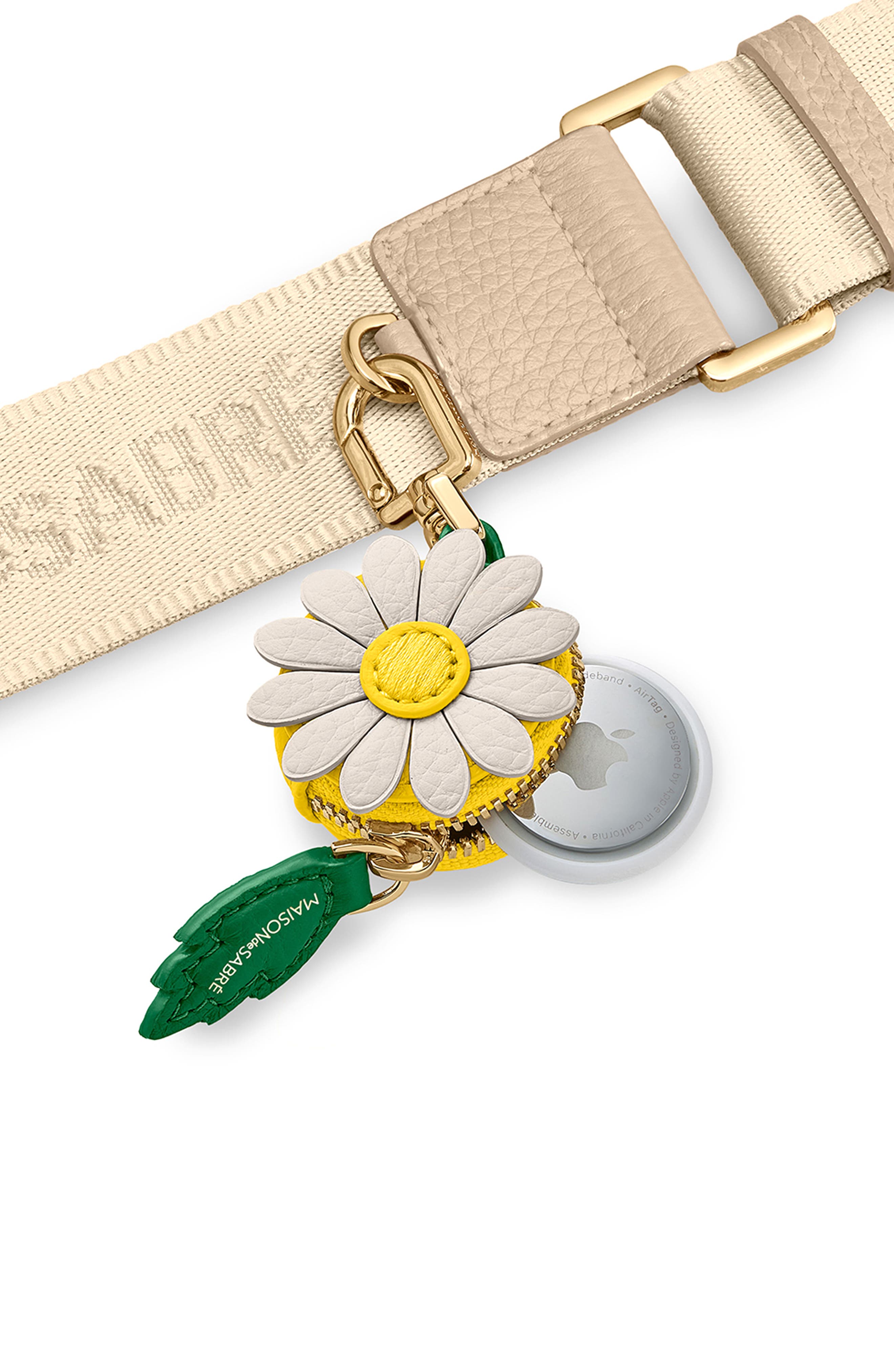 The SABRÉMOJI Bloom Charm, Alternate, color, Wild Daisy
