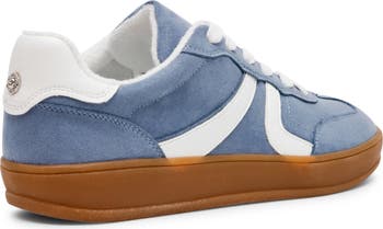 Voyage Sneaker