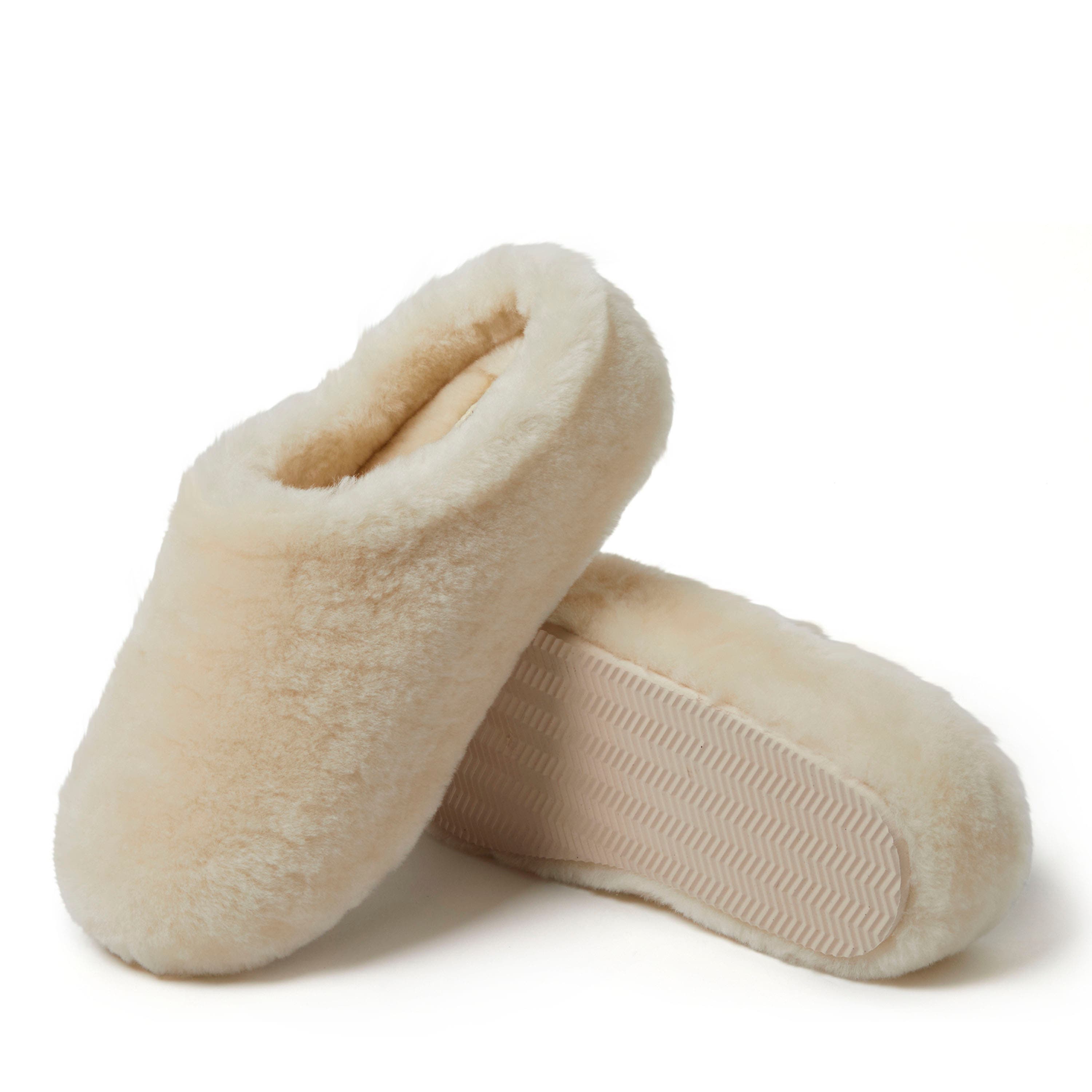 DEARFOAMS Fireside Maryboro Genuine Shearling Platform Fuzzy Clog Slipper, Alternate, color, Natural