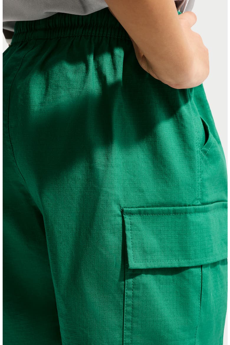 Kids' Sportswear Club Woven Cargo Shorts, Alternate, color, MALACHITE/ WHITE