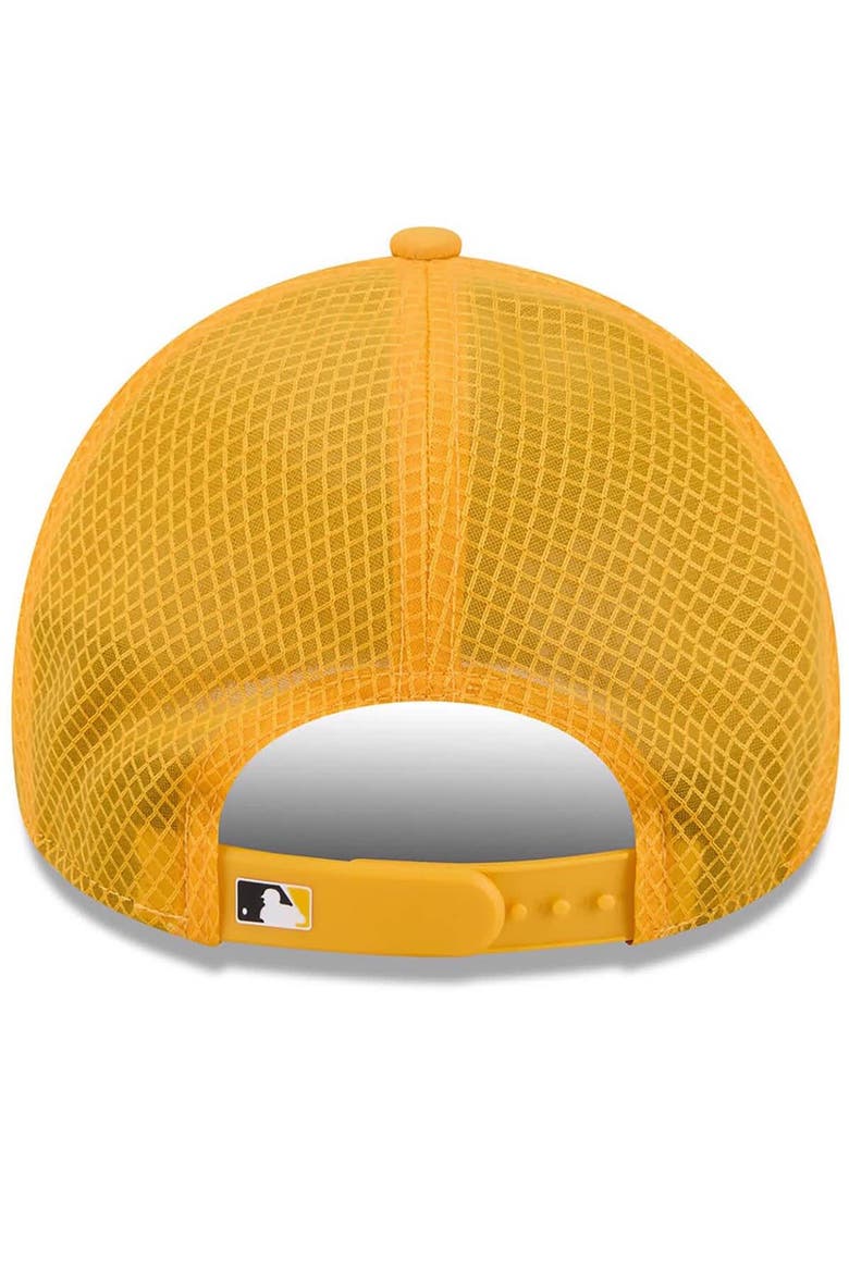 Men's New Era Gold Milwaukee Brewers 2026 Batting Practice Apex 9FORTY Adjustable Trucker Hat, Alternate, color, Gold