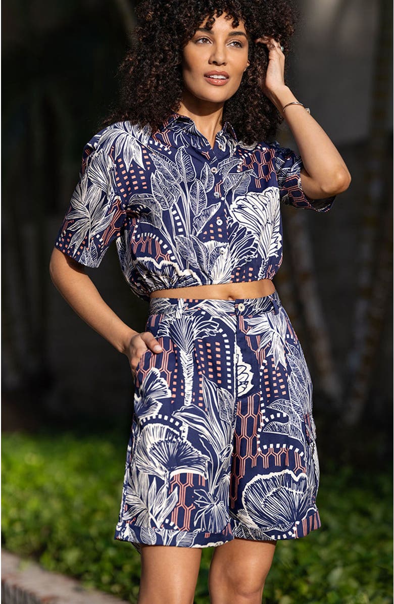 Tori Richard Oasis Nia Short, Alternate, color, 