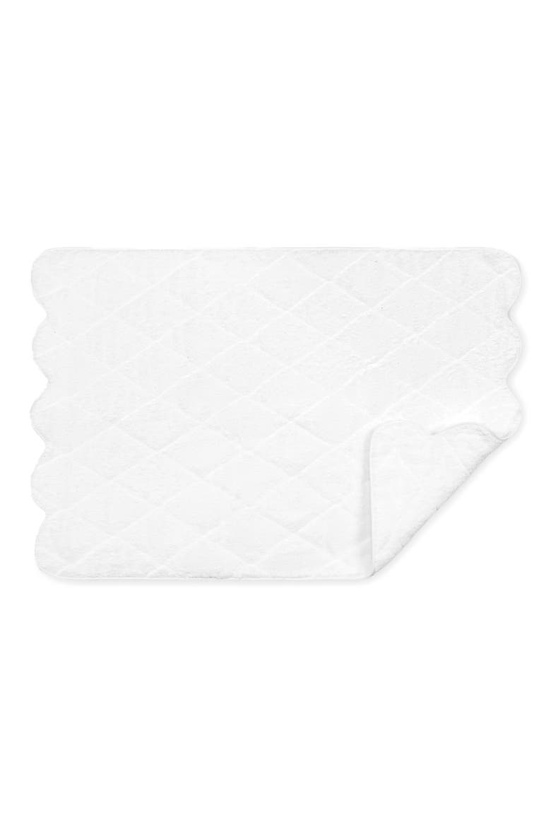 Cairo Scallop Quilted Tub Mat, Main, color, WHITE