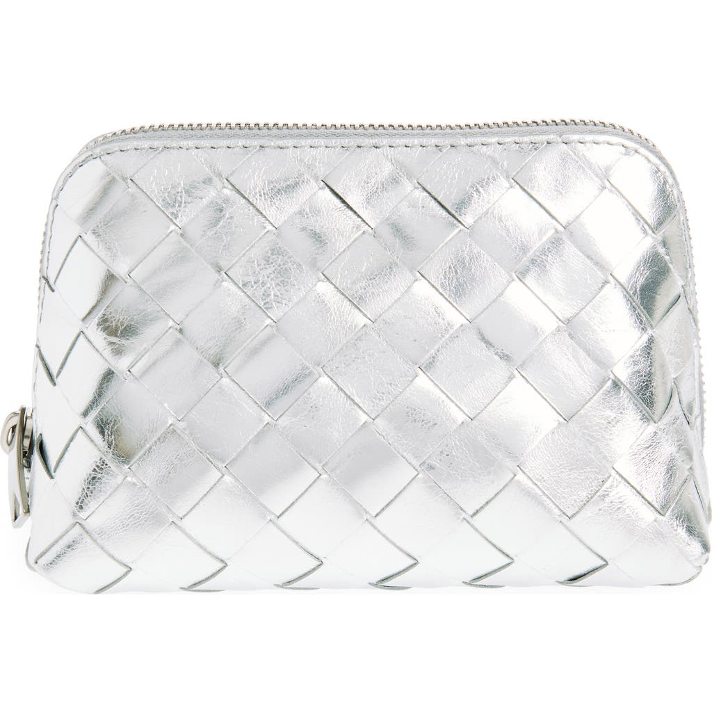Bottega Veneta Kleine Kosmetiktasche In Halbmondform Aus Intrecciato In Silverilver