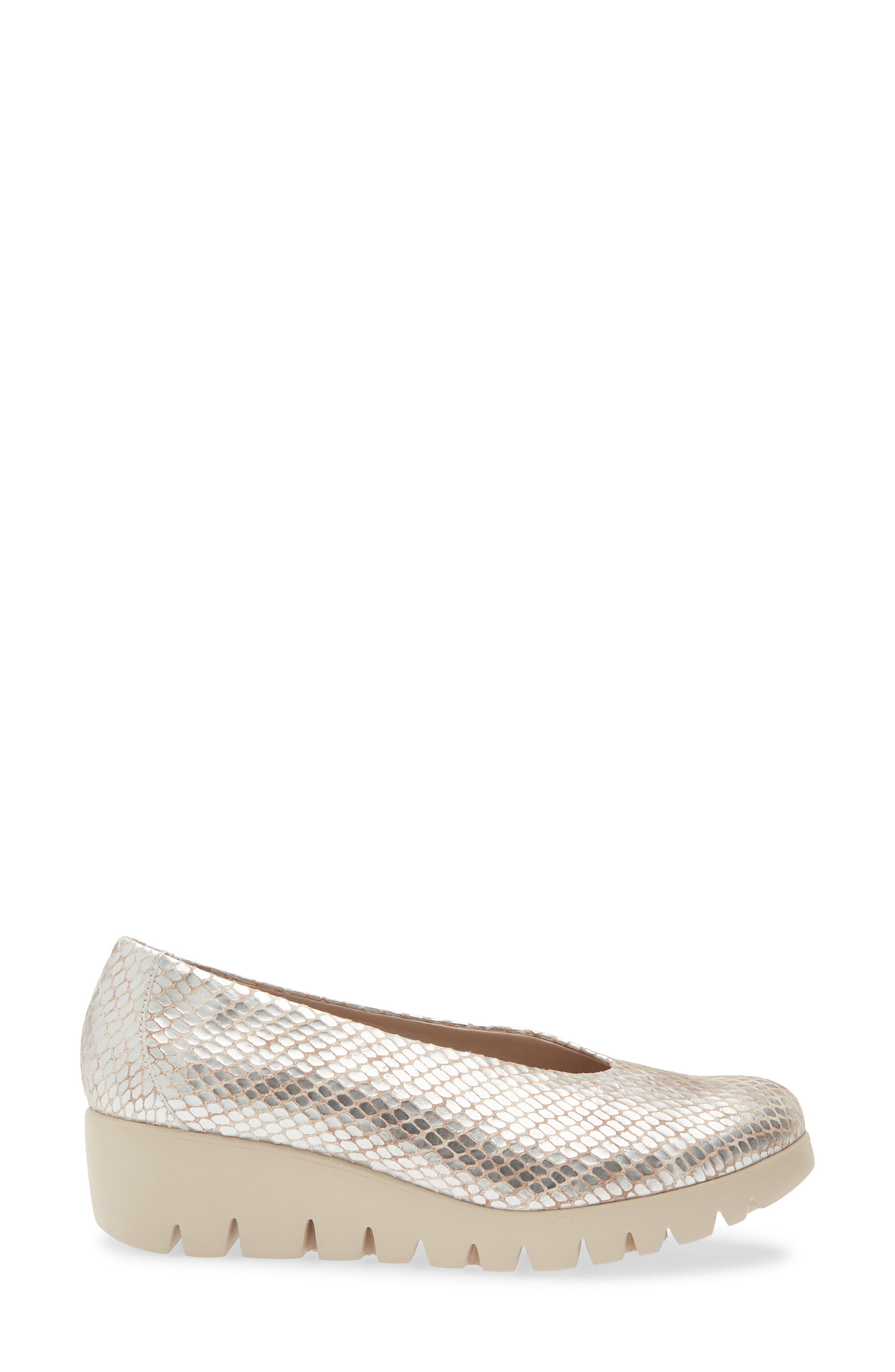 Wonders Extralite Wedge Pump, Alternate, color, Maya Champagne
