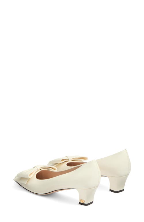 Shop Valentino Garavani Bowow Pump In Ivory