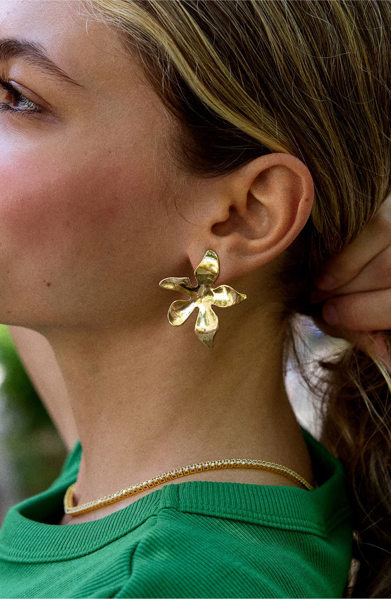 BaubleBar Nalani Flower Stud Earrings, Alternate, color, Gold