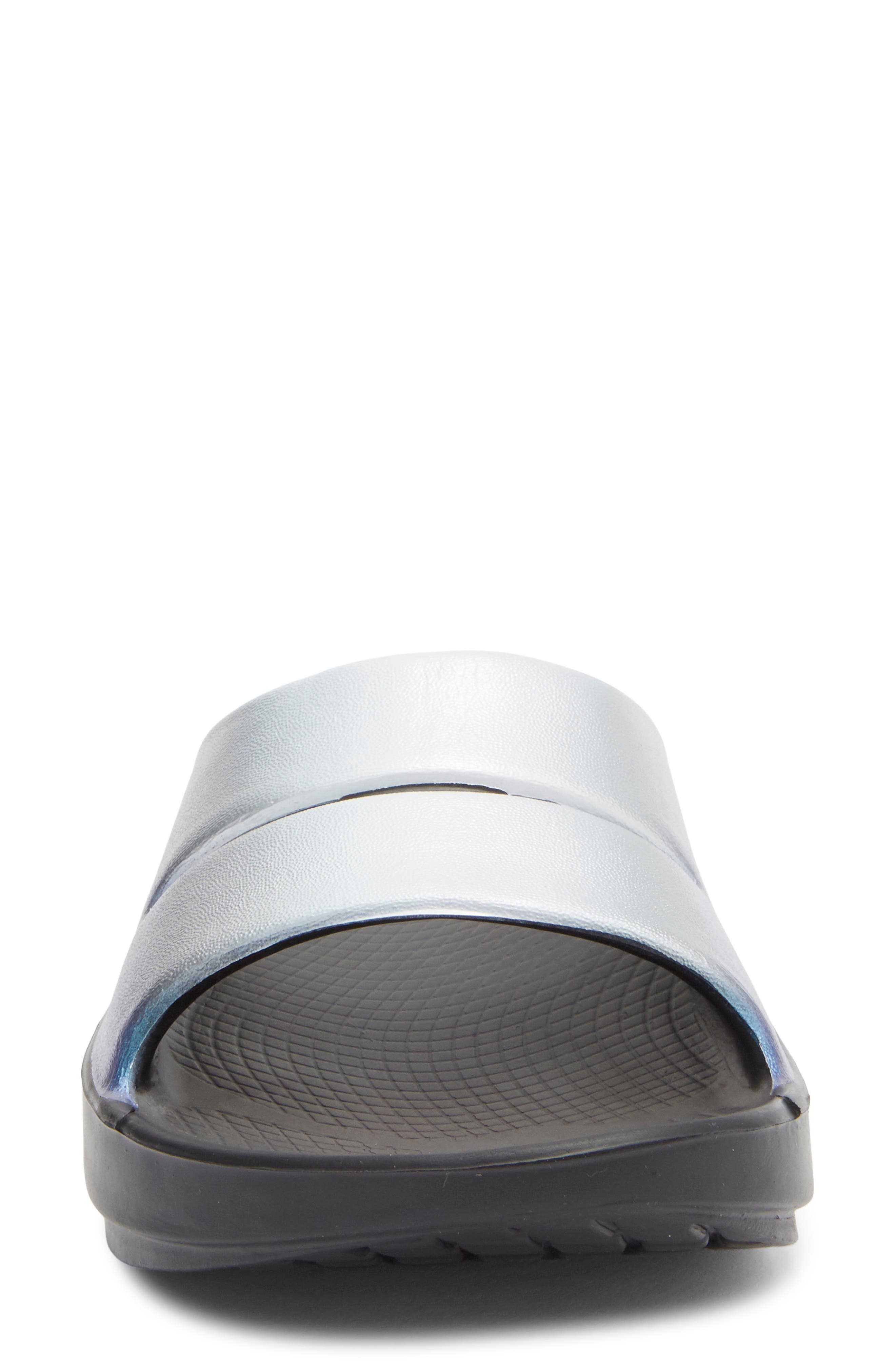 Oofos Ooahh Luxe Slide Sandal, Alternate, color, Black/ Frost