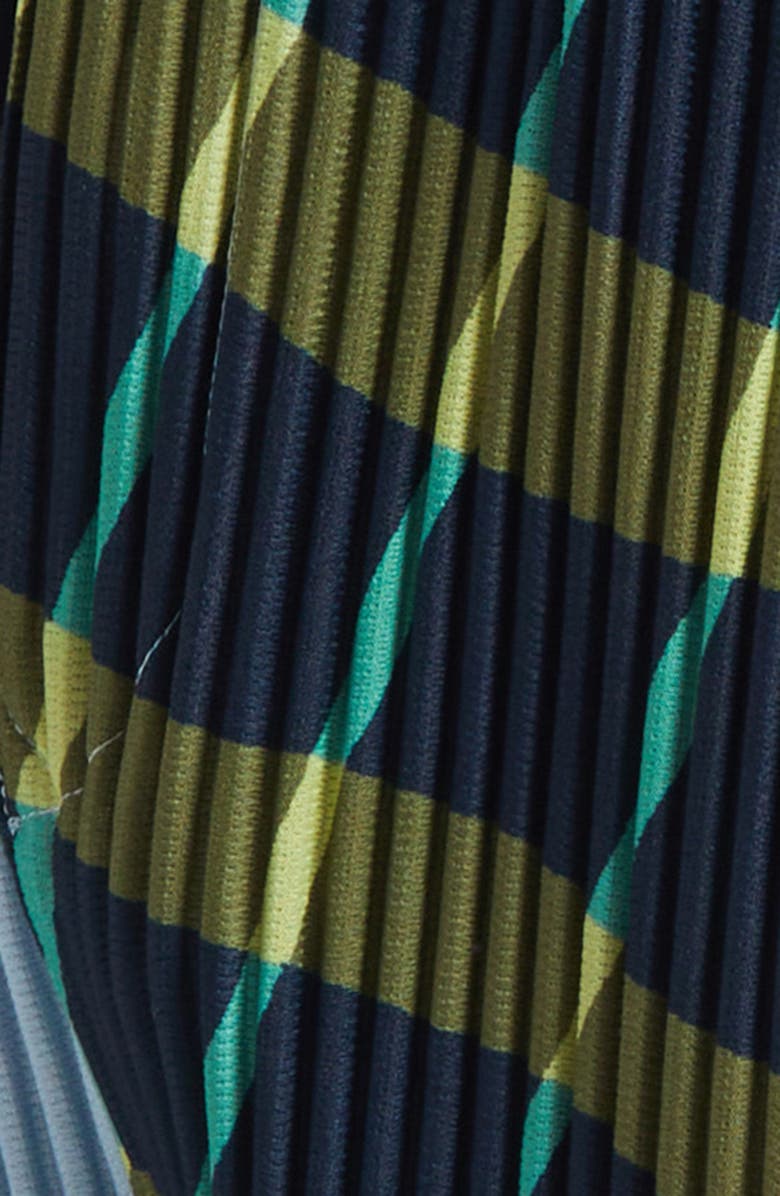 Homme Plissé Issey Miyake Windswept Plaid Pleated Shorts, Alternate, color, 